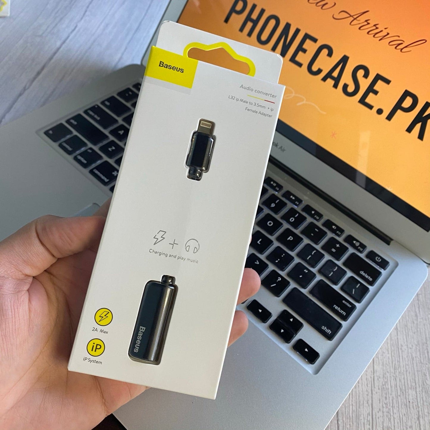 Baseus L32 iPhone to 3.5mm Headphone Jack Adapter Music+Charge at same time